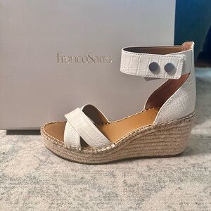 NWT Franco Sarto Bask Sandals